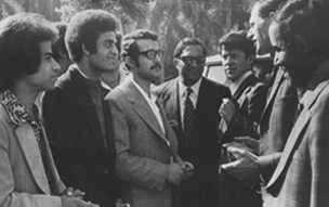 Peter Everington who accompanied the British BAX delegation to Egypt in 1975 speaking with Aly Elezaby and other students from Cairo University.